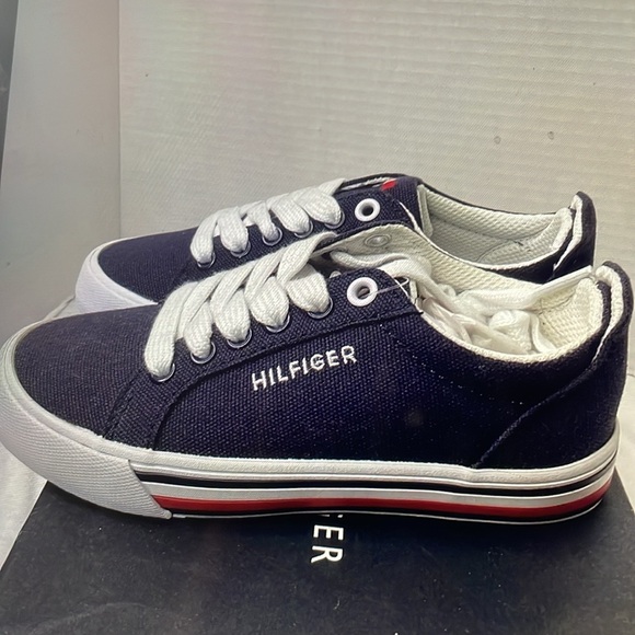 Youth size 1 Tommy Hilfiger Blue Canvas Sneakers new in box Summer, Kids, play - Picture 1 of 9